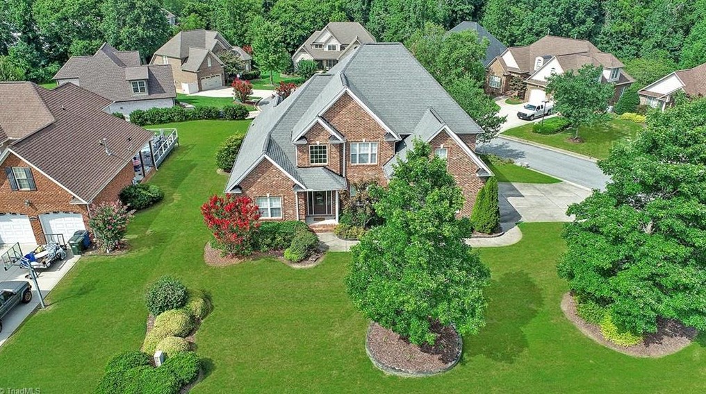 2002 Shady Oak Ln, High Point, NC 27263