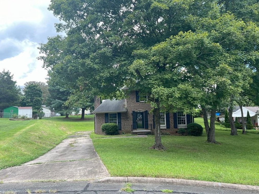 1015 Shenandoah Ct, Winston Salem, NC 27103