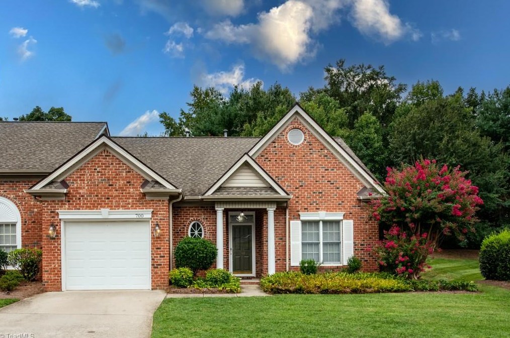 700 Vinebury Ln, High Point, NC 27265