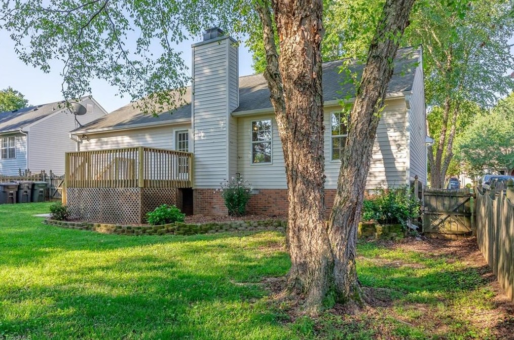 7012 Chaftain Pl, Greensboro NC  27410-8656 exterior