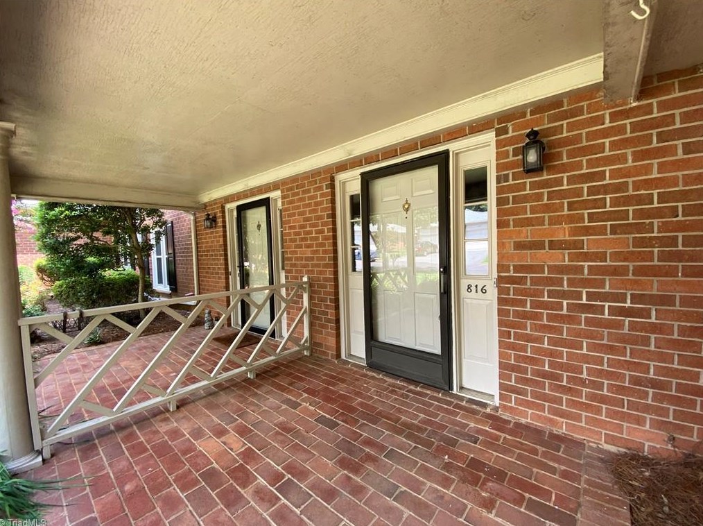 816 Devon Ct, Winston Salem, NC 27104