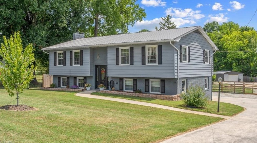 205 Kinview Dr, High Point, NC 27263
