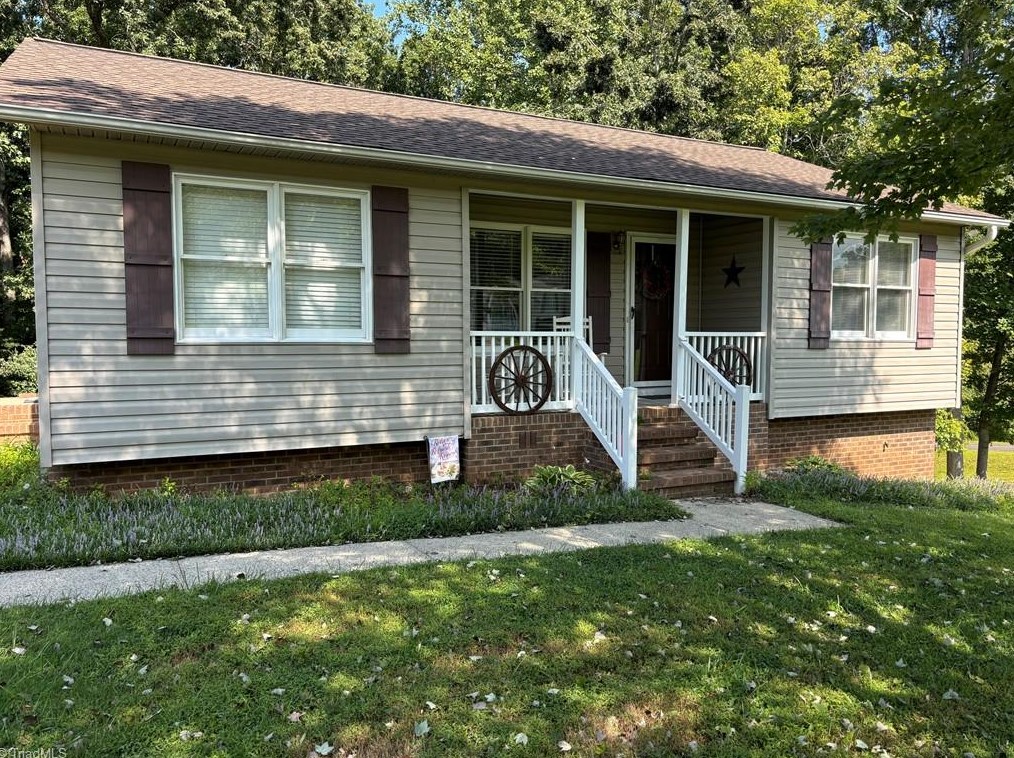 137 Oak Ridge Pl, Mount Airy, NC 27030