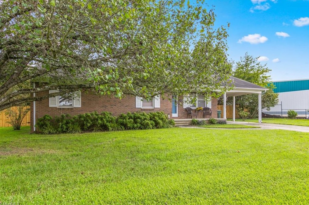 103 Eastway Ln, Graham, NC 27253