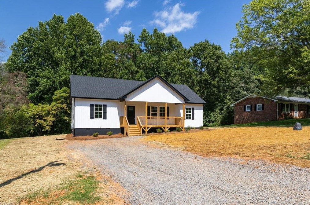 3341 Brookfield Ln, Footsville, NC 27055