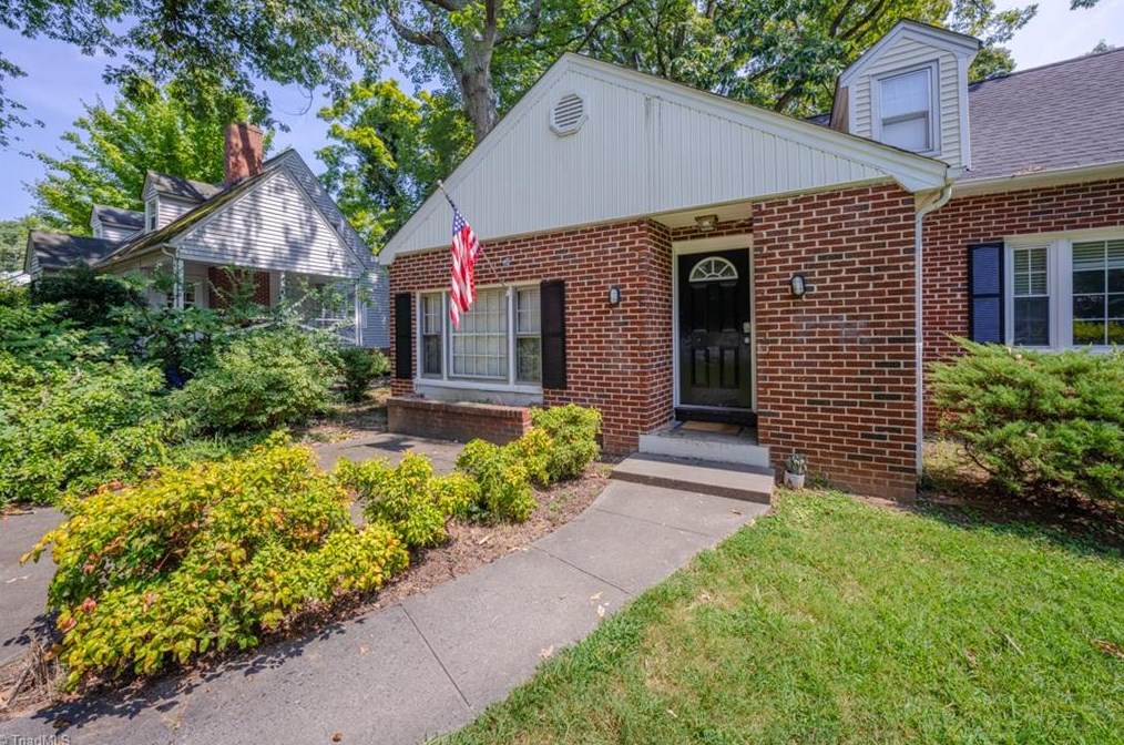 127 Rosedale Cir, Winston Salem, NC 27106