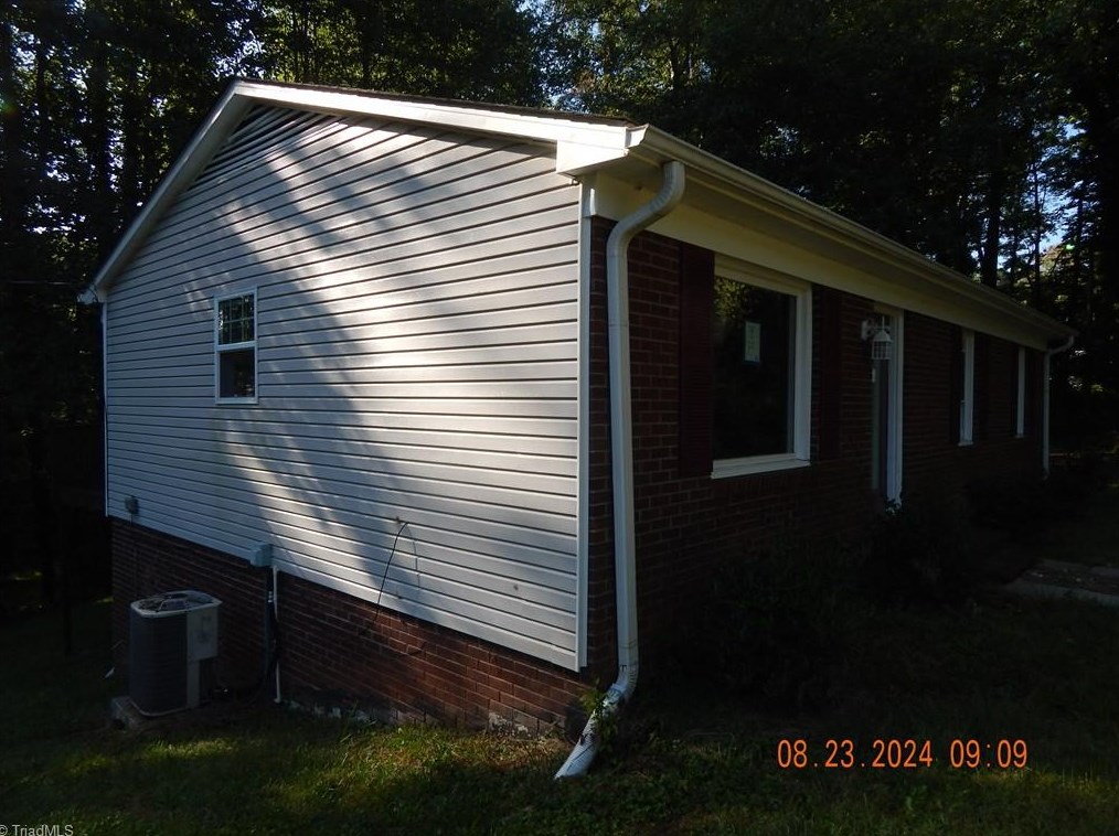 4905 Kaysboro Dr, Winston Salem, NC 27105