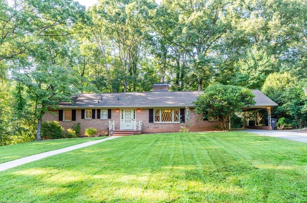 1920 Oakland Dr, Winston Salem, NC 27106