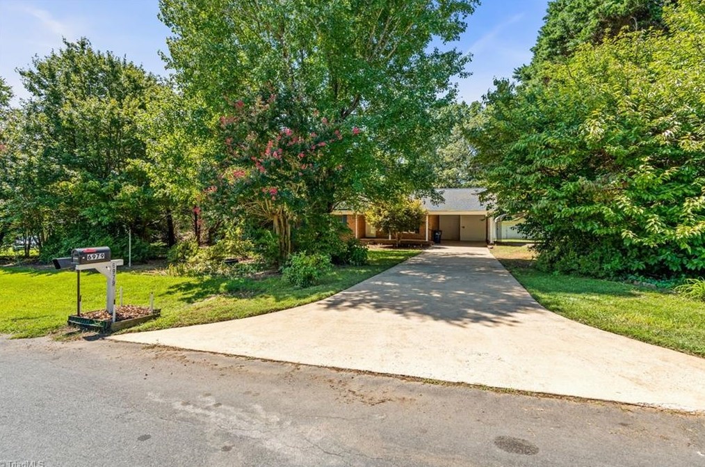 6979 Kelly Coltrane Dr, Randleman, NC 27317