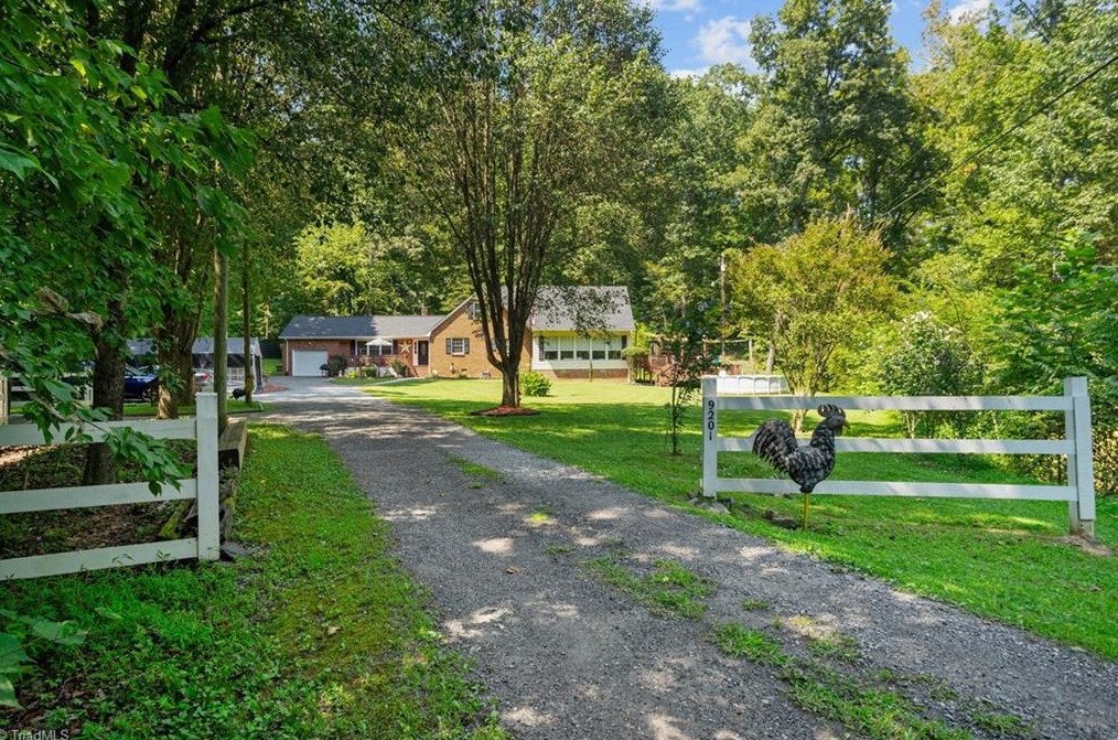 9201 Warren Rd, Kernersville, NC 27284