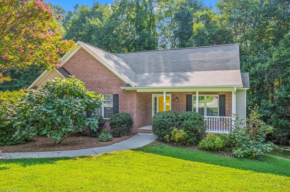 6004 Delburg Dr, Winston Salem, NC 27106