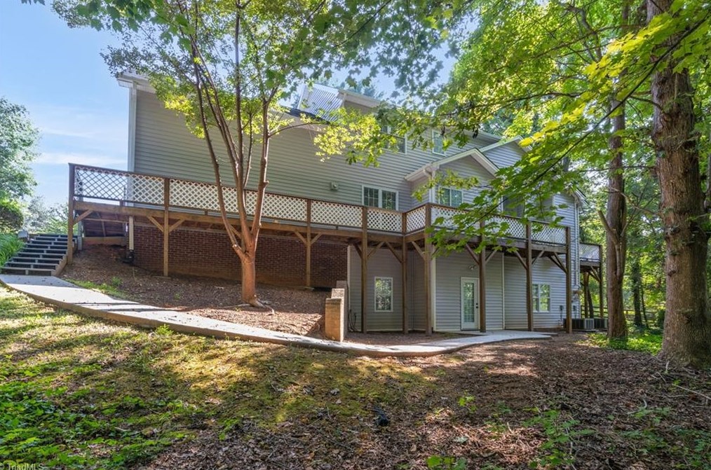 141 Pebble Rdg Ln, Winston Salem, NC 27104