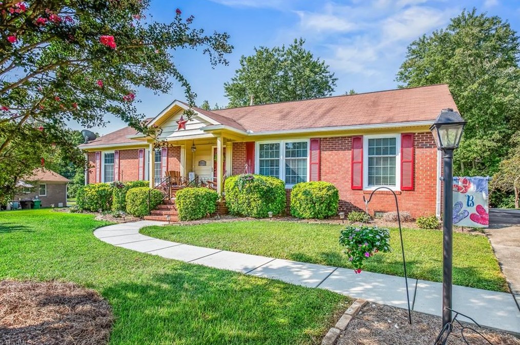 3203 Flanders Ct, High Point, NC 27265