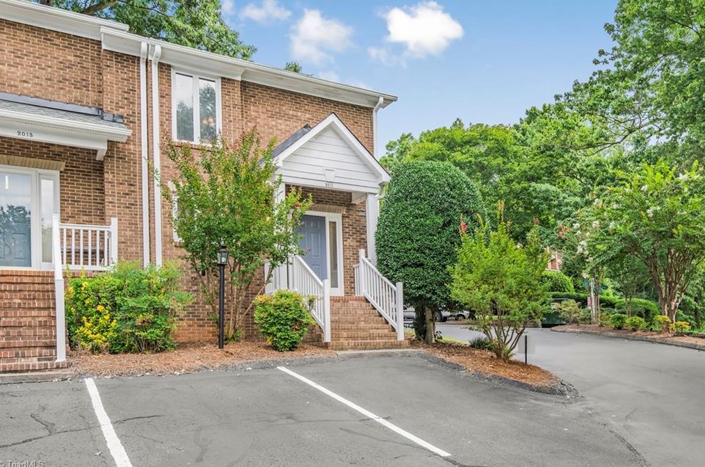 2011 Winding Ridge Rd, Winston Salem, NC 27127