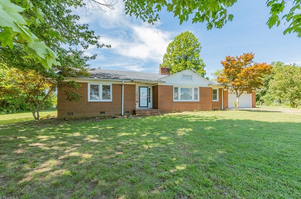 160 Hinkle Rd, Lexington, NC 27295