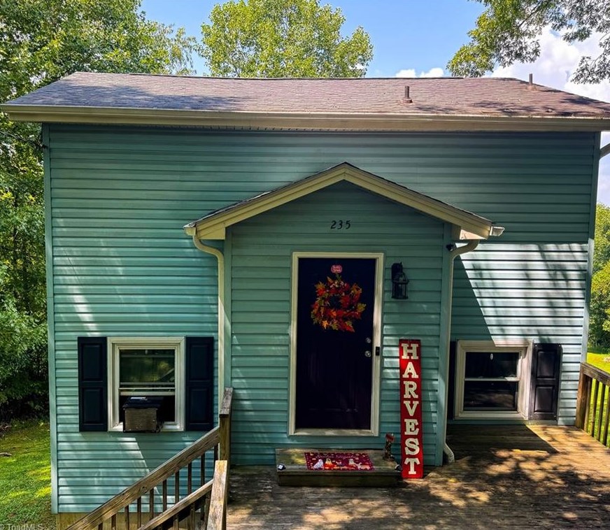 235 Sarah St, Mount Airy, NC 27030