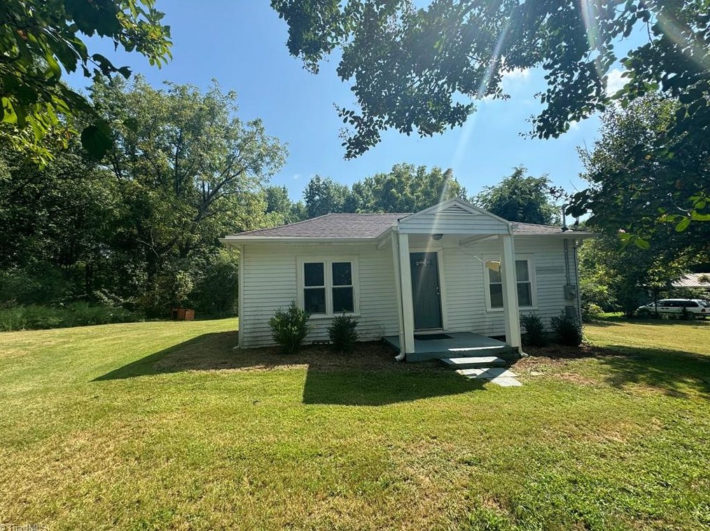109 Canipe Ln, Jonesville, NC 28642