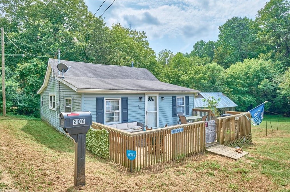 206 Upton St, Randleman, NC 27317