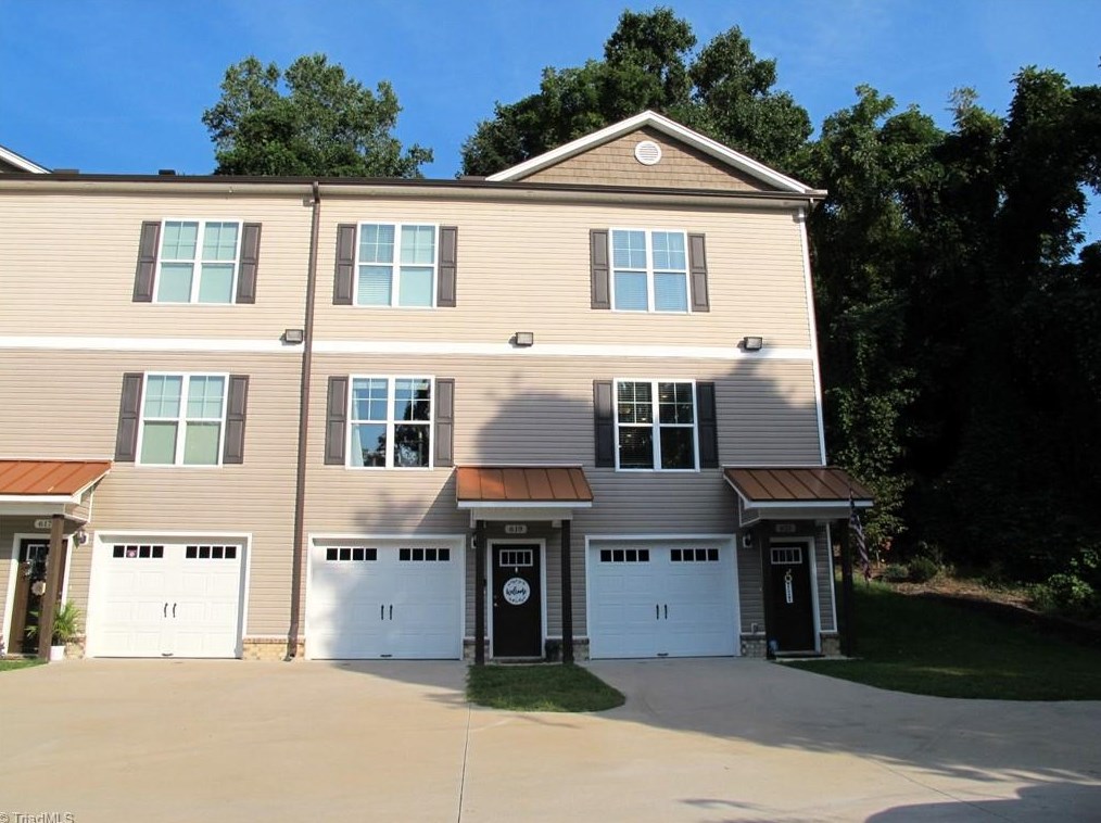 621 Riverside Dr, Mount Airy, NC 27030