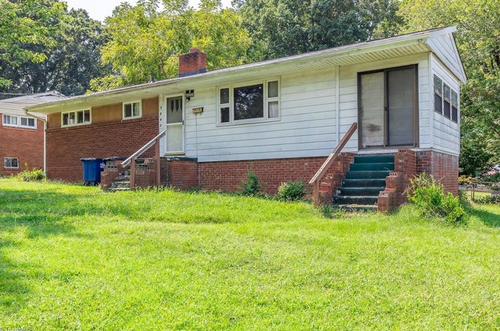 2840 Konnoak Dr, Winston Salem, NC 27127