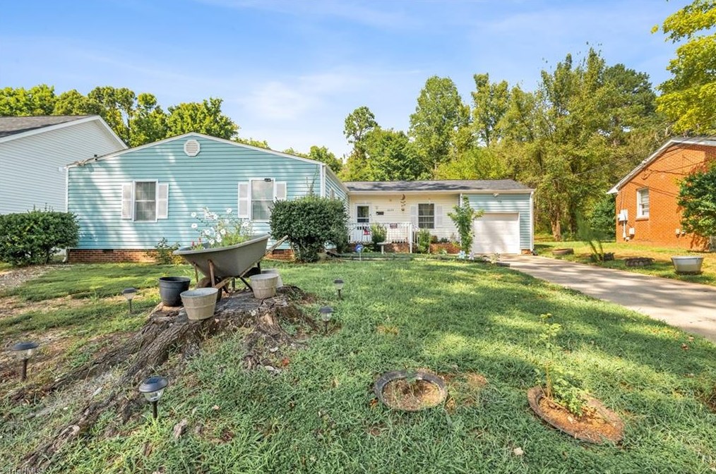 1635 Radcliff St, Winston Salem, NC 27107