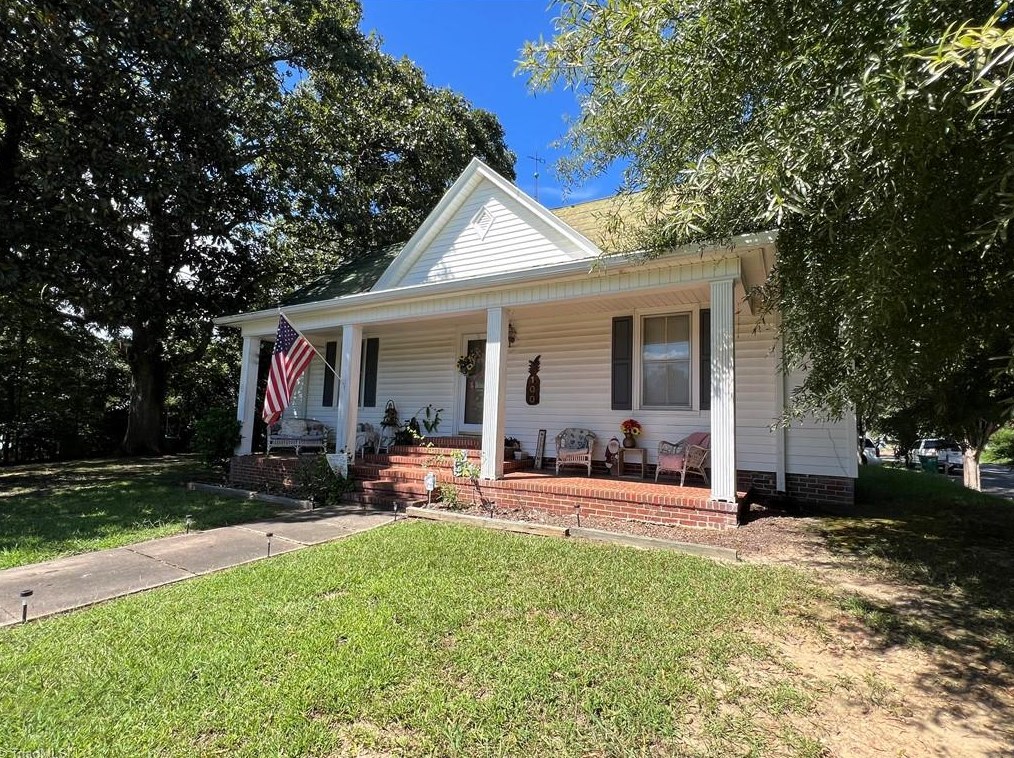 100 W Cardwell St, Ellisboro, NC 27025