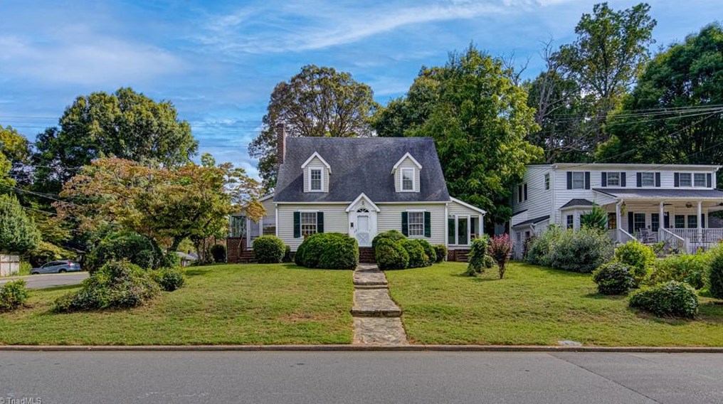 2240 Sherwood Dr, Winston Salem, NC 27103