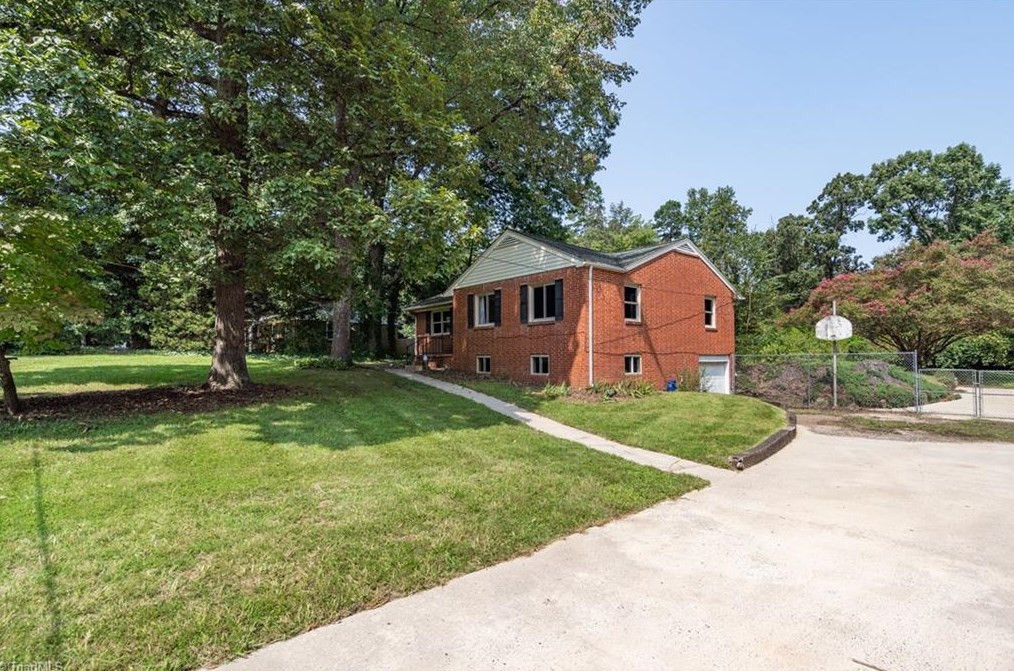 709 Summit Rd, High Point, NC 27265