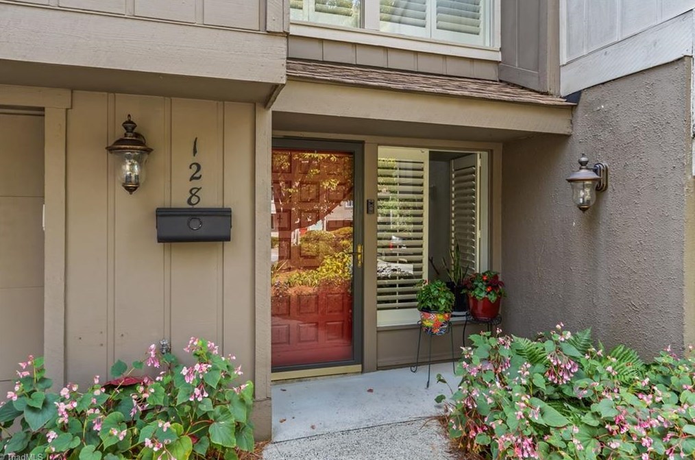 128 Lamplighter Cir, Winston Salem, NC 27104-3417