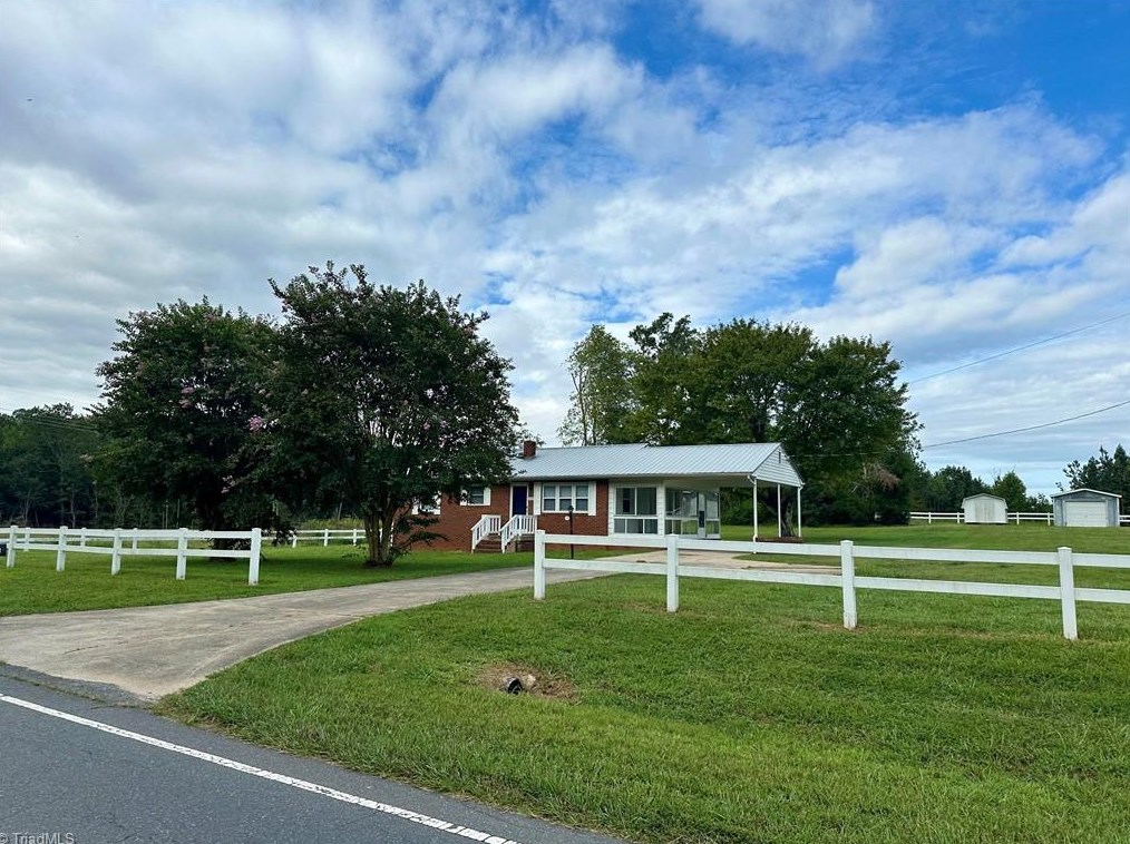 1785 Henley Country Rd, Randleman, NC 27317-7508