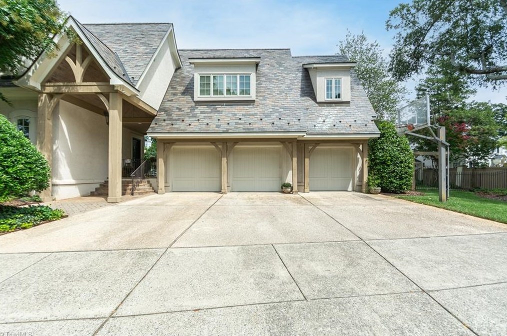 807 Sunset Dr, Greensboro NC 27408-7213 exterior