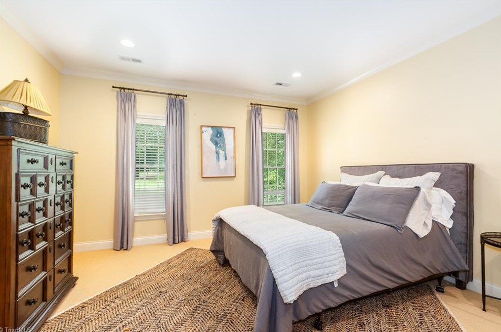 807 Sunset Dr, Greensboro NC 27408-7213 exterior