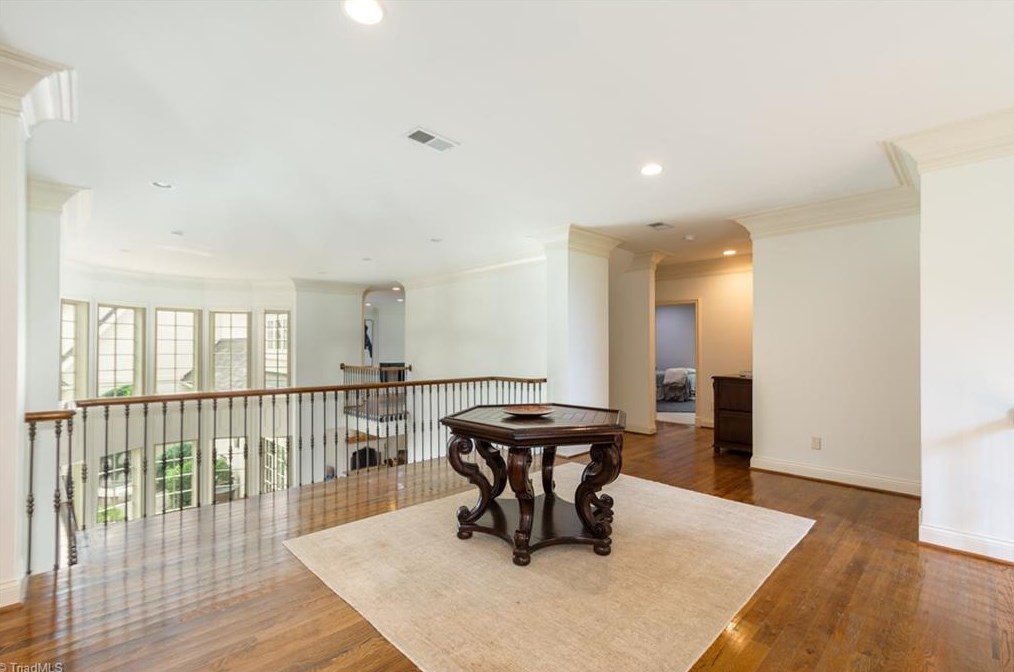 807 Sunset Dr, Greensboro NC 27408-7213 exterior