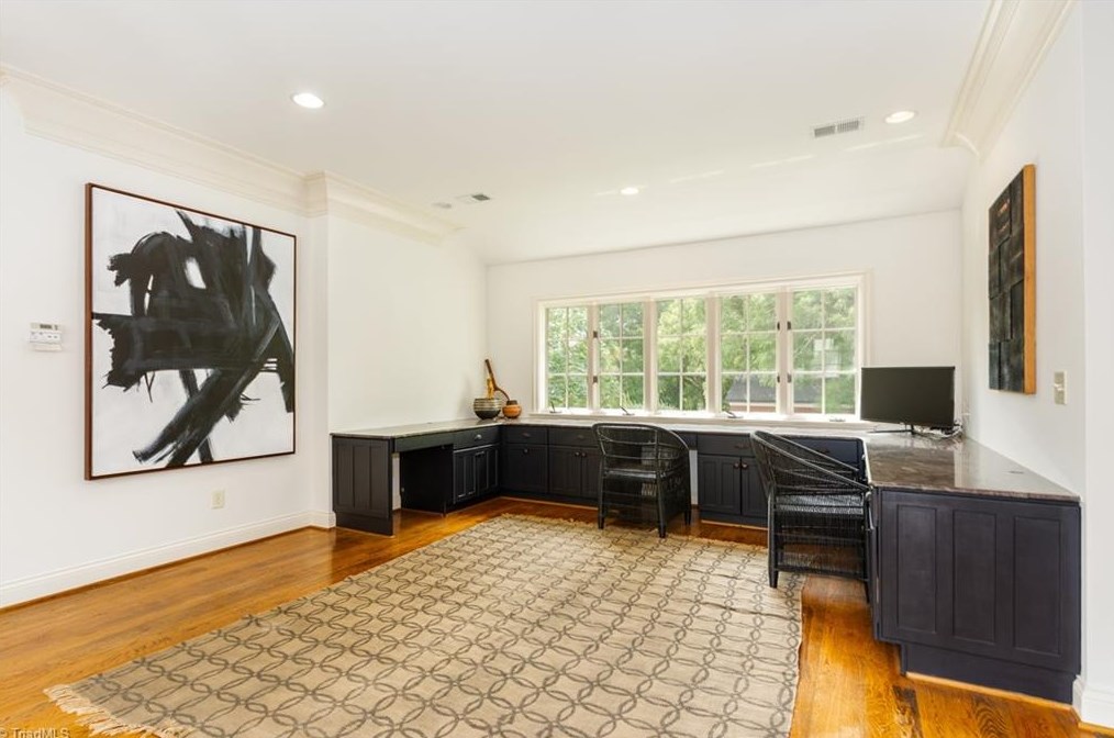 807 Sunset Dr, Greensboro NC 27408-7213 exterior