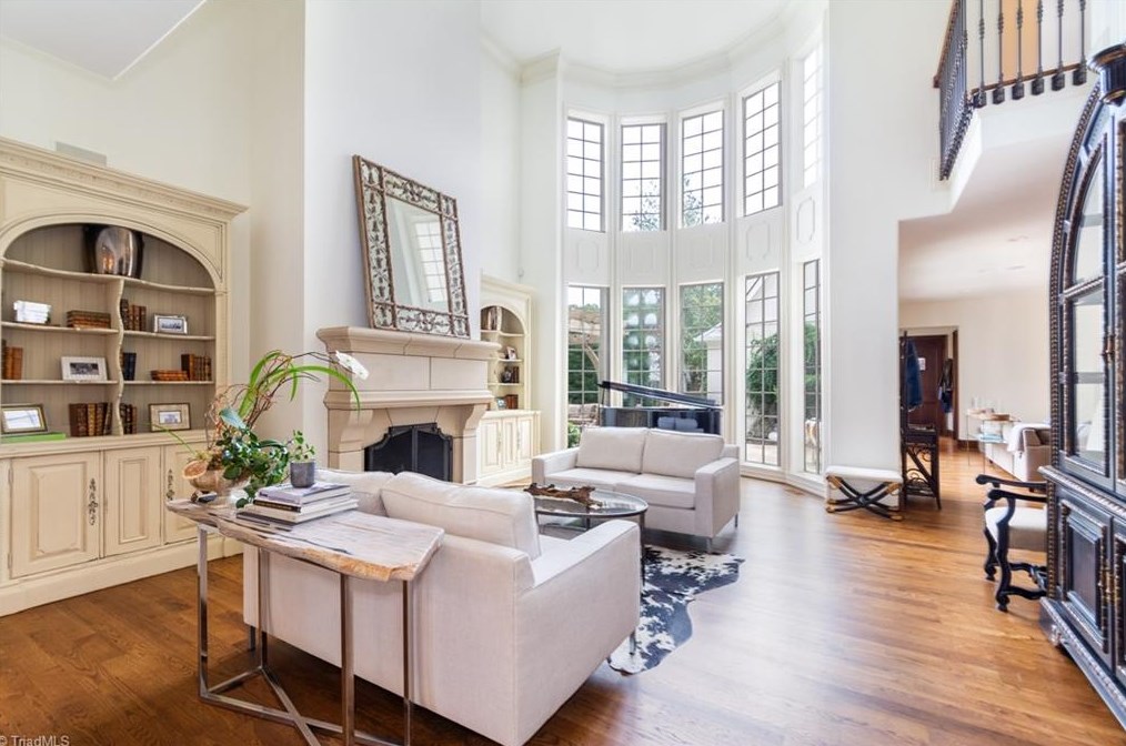 807 Sunset Dr, Greensboro NC 27408-7213 exterior