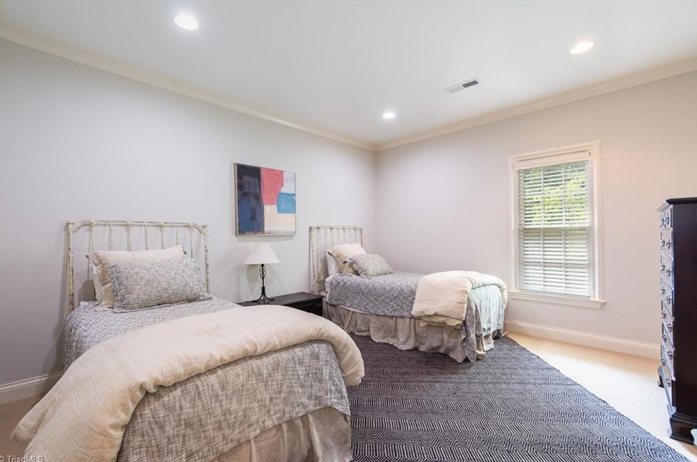 807 Sunset Dr, Greensboro NC 27408-7213 exterior