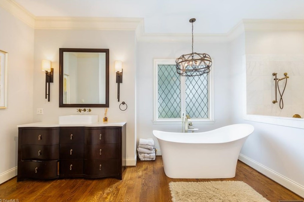 807 Sunset Dr, Greensboro NC 27408-7213 exterior