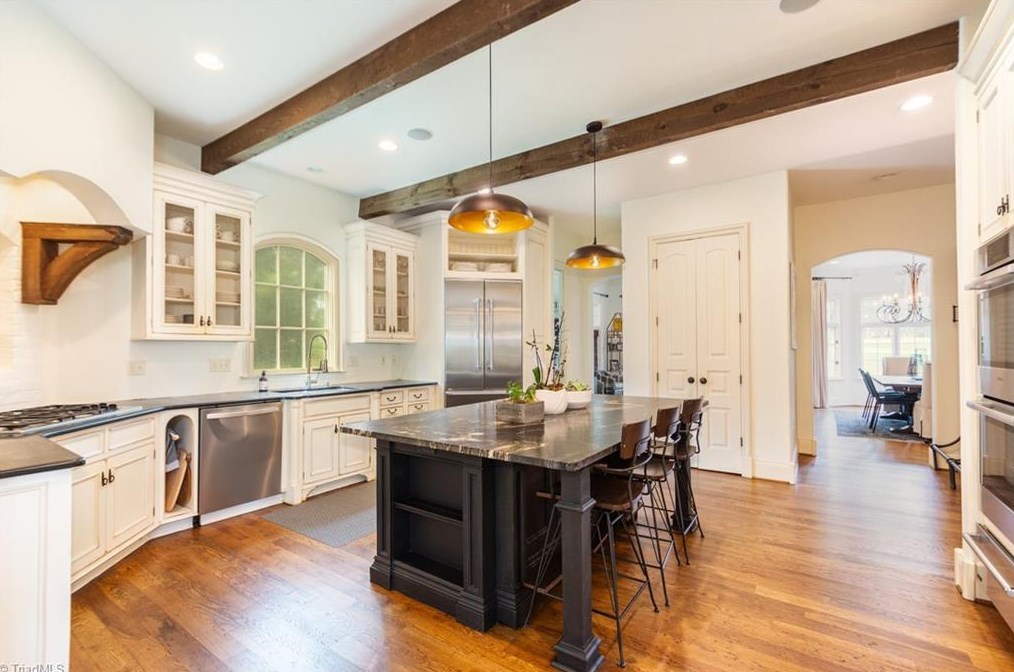 807 Sunset Dr, Greensboro NC 27408-7213 exterior