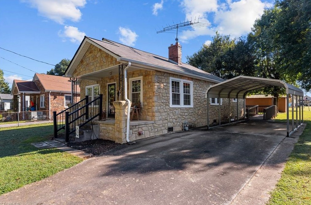 616 Cedar St, Eden, NC 27288