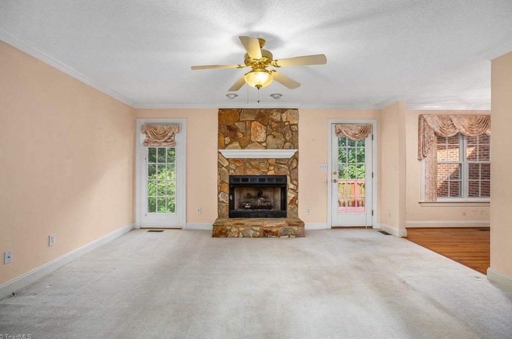 150 Arrowhead Dr, Kernersville, NC 27284