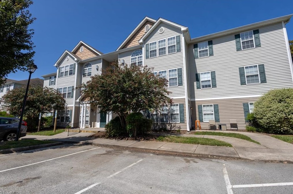 6121 Hedgecock Cir #2a, High Point, NC