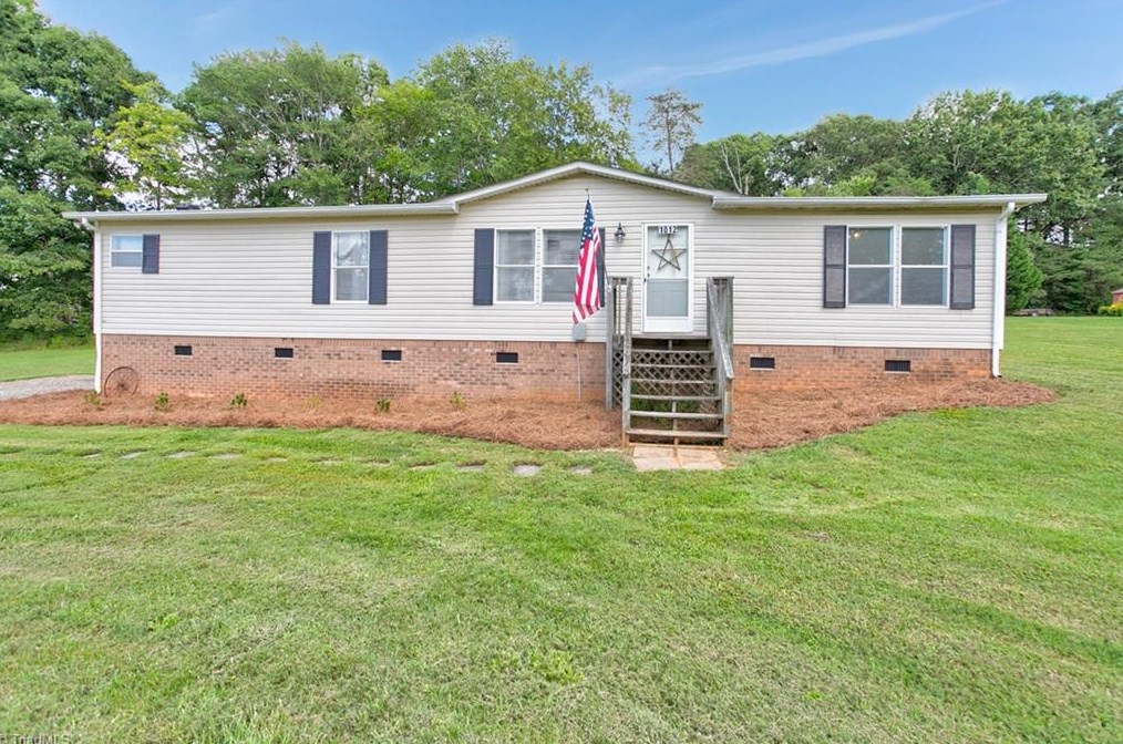 1012 Safe Haven Pl, Footsville, NC 27055
