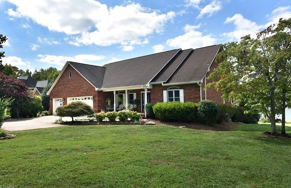 1851 Waterford Pointe Rd, Lexington, NC 27292-6568