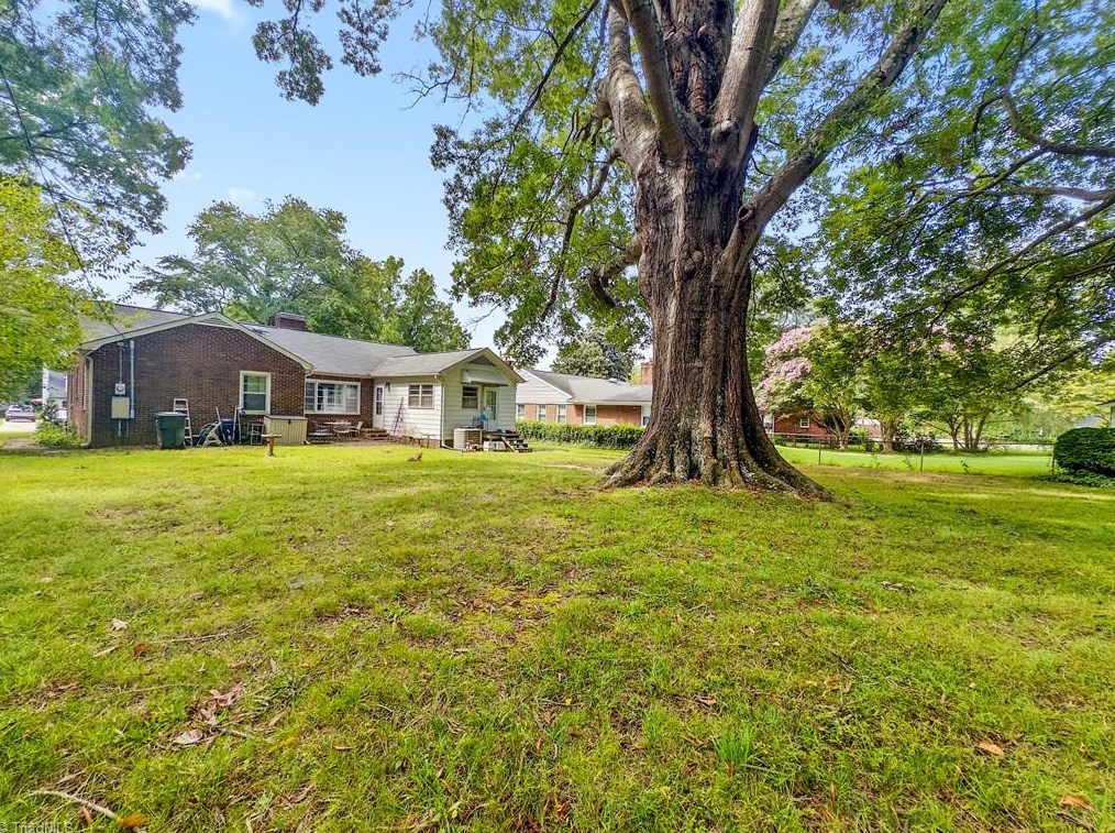 1621 Woodland Ave, Burlington, NC 27215-3529