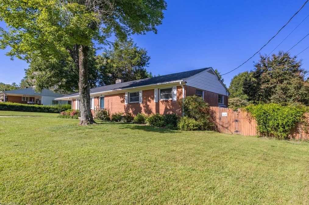 305 Hampton Dr, High Point, NC 27265