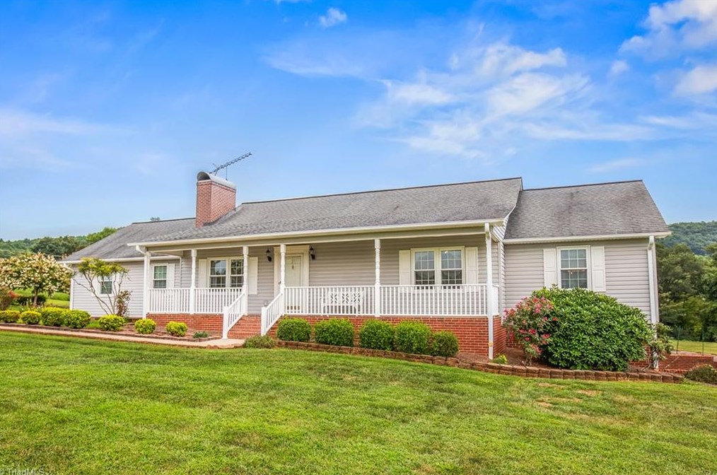 3204 Fox Knob Rd, Jonesville, NC 28642