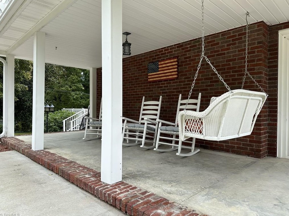 1004 N Main St, Mount Airy, NC 27030