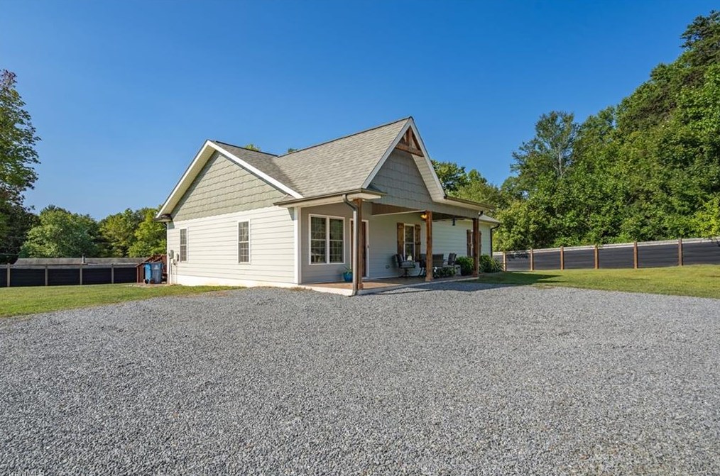 1534 Brock Rd, Footsville, NC 27055