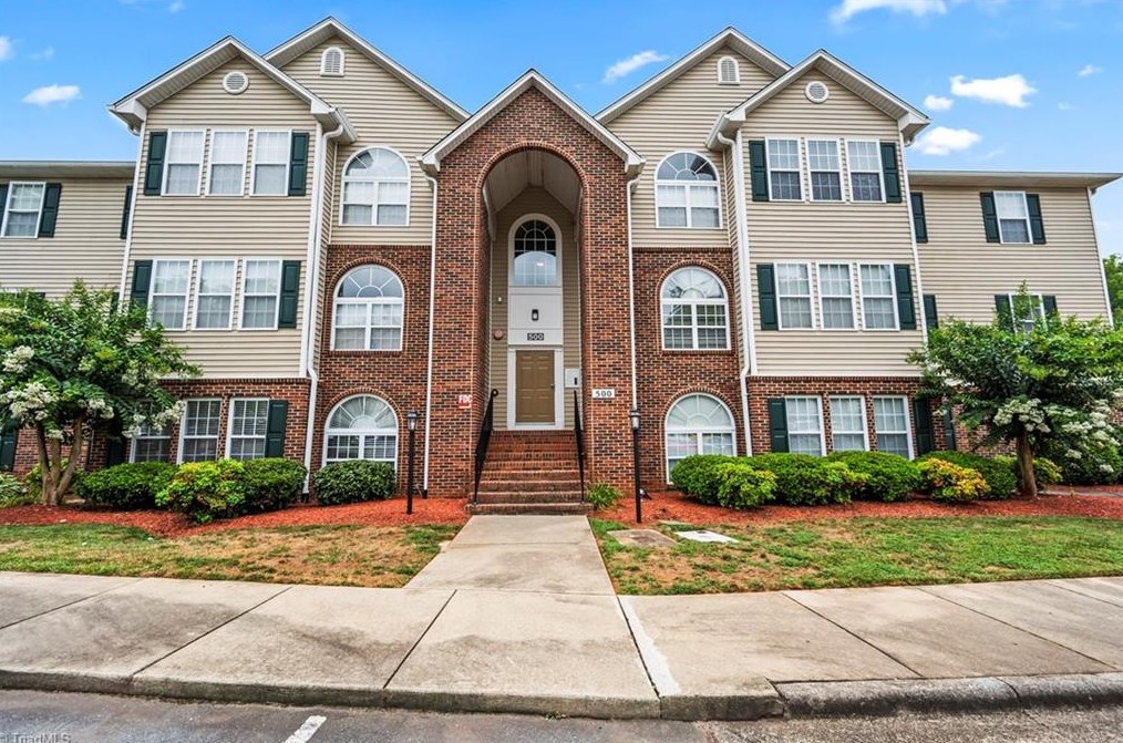 514 Mill Pond Dr, Winston Salem, NC 27106