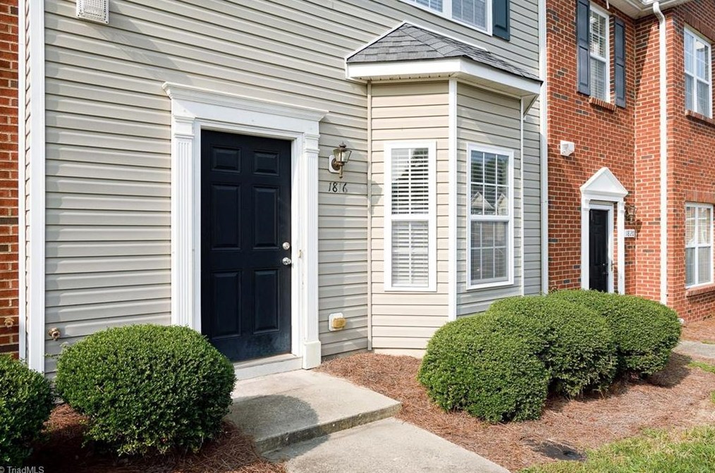 1816 Olivers Crossing Cir, Winston Salem, NC 27127